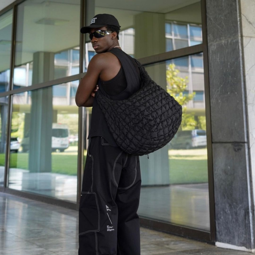 big-bags-men-fashion-STYLE-RAVE-MAN-CARRYING-BIG-BAG